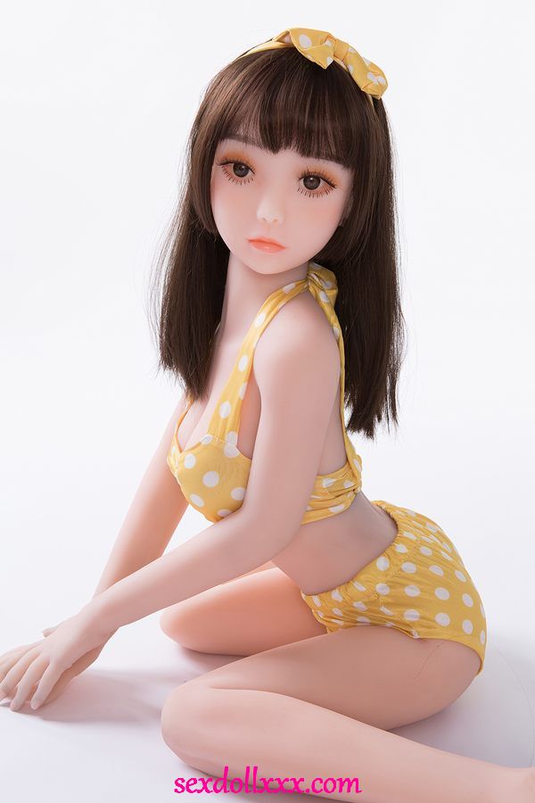 Malá prsa Japonsko Život jako panenky - Judith