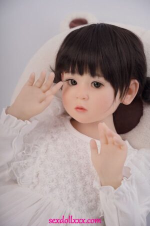 Mladá japonská panenka