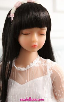 Hiperrealistyczna azjatycka lalka Barbie - Karma
