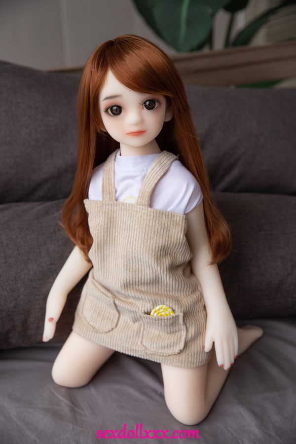 Muñeca mini hentai de aspecto pequeño de 65 cm – Maris