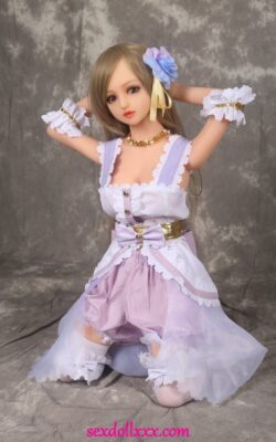 Bambole del sesso cosplay a pecorina dall'aspetto giovane - Evita