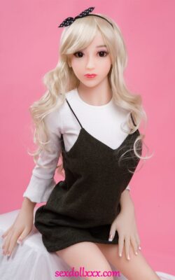 Prsatá blondýnka European Sex Love Doll - Sunni