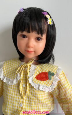 Malá mladá roztomilá panenka lásky - Lizzette