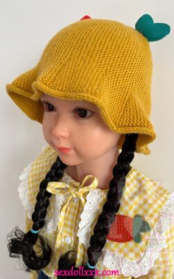 Malá mladá roztomilá panenka lásky - Lizzette