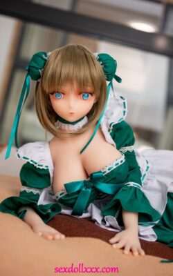 Süße Anime-Sex-Liebespuppe mit riesigen Titten – Kindra