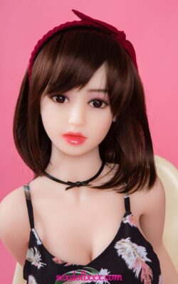 Muñeca de amor asiática con grandes tetas realistas - Sarita