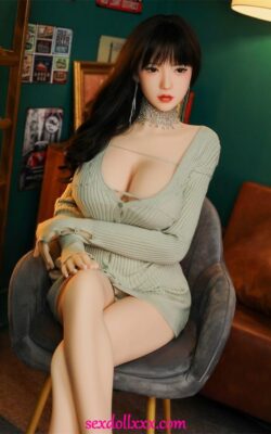 Strona z piękną azjatycką prawdziwą lalką erotyczną - Vinnie