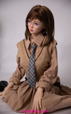 Молодая школьница, юная студентка, кукла - Анисса