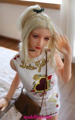 Krásný make-up pro mladé stylové sexuální panenky - Serafina