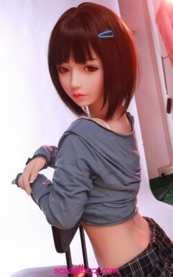 Muñeca china linda del sexo de la muchacha joven - gunilla
