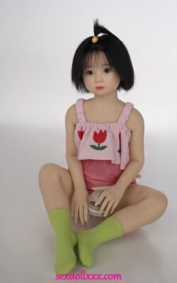Junge Mini-Liebespuppen mit flacher Brust – Indira