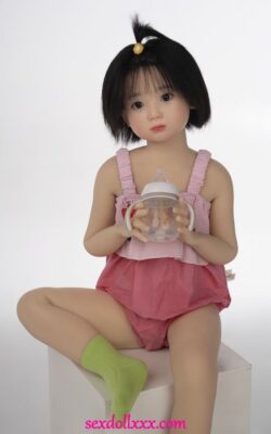 Junge Mini-Liebespuppen mit flacher Brust – Indira