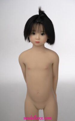 Platt bröst Unga Mini Kärleksdockor - Indira
