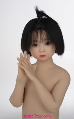 Platt bröst Unga Mini Kärleksdockor - Indira