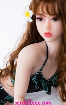 Süße junge Liebespuppe mit schlankem Körper – Delinda