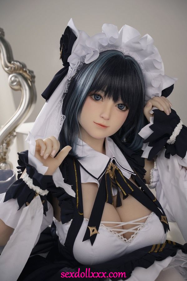 Real-Feel-Sexpuppe-frgv9