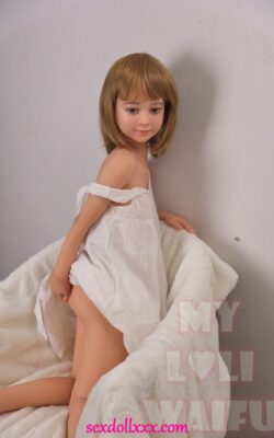 Fiatal dögös szex babák rövid hajjal - Chung