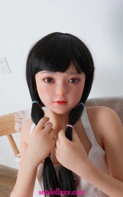 Seks lalka Hentai z ogromnymi cyckami i pochwą odbytu - Audrie