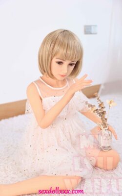 Секс-кукла блондинки с плоской грудью в натуральную величину - Sarina