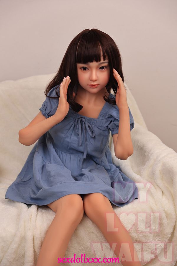 Muñeca adolescente con cabeza de silicona y pelo largo - Domenica
