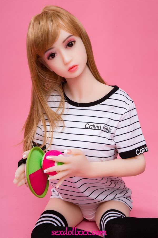 125-сантиметровая азиатская бывшая в употреблении секс-кукла на продажу - Roxane