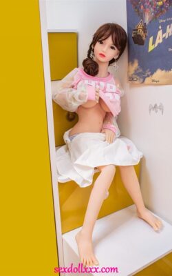 Молодые секс-куклы с большой грудью и большой задницей - Jolynn