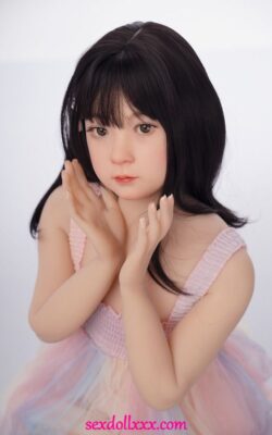 Silikonowa lalka azjatycko-chińska z płaską klatką piersiową - Edna