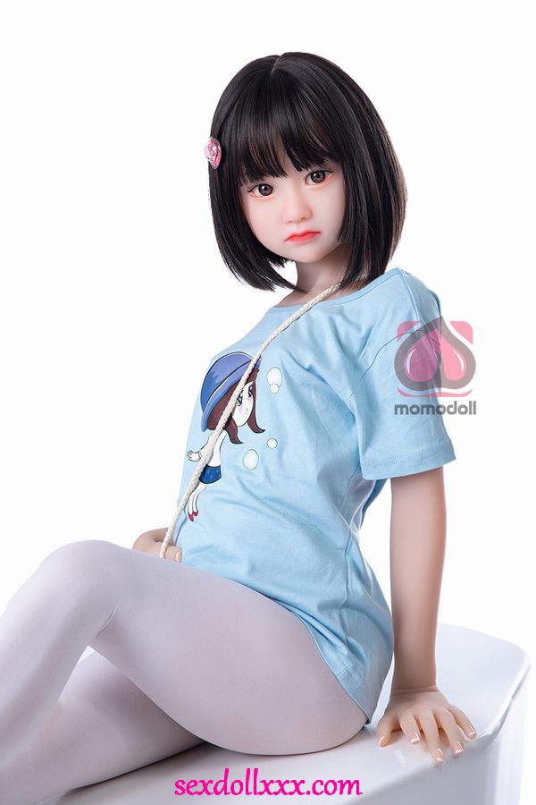 Pequeña muñeca japonesa anal sin senos - milissa