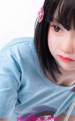 Kleine japanische Analpuppe ohne Brust – Milissa