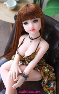Muñecas sexuales asiáticas asequibles con gran botín - Sharolyn