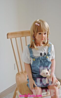 Młoda dziewczyna realistyczna lalka miłosna - Demetra