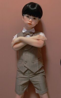 Ragazza che usa una bambola sessuale maschile in TPE - Angus