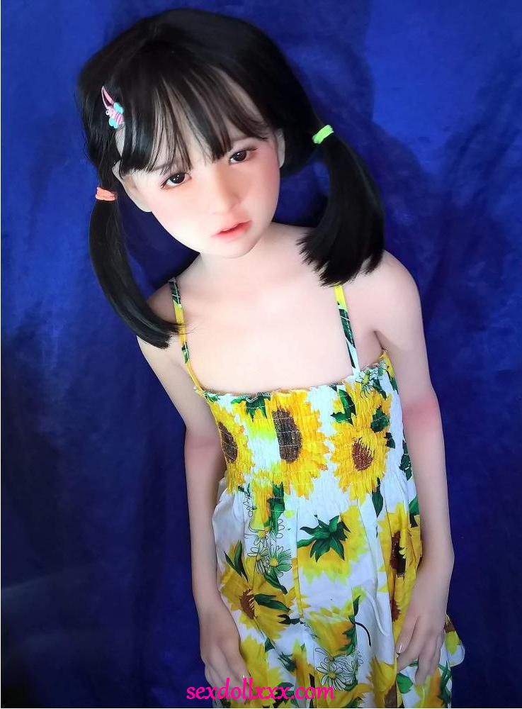 catdoll-young-small-r4itj1