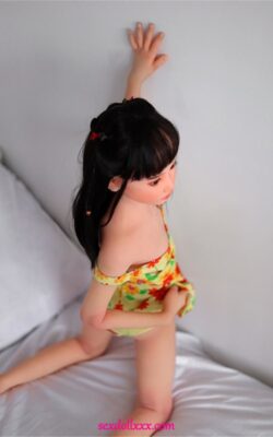 Muñeca sexual TPE femenina realista follando - Gilli