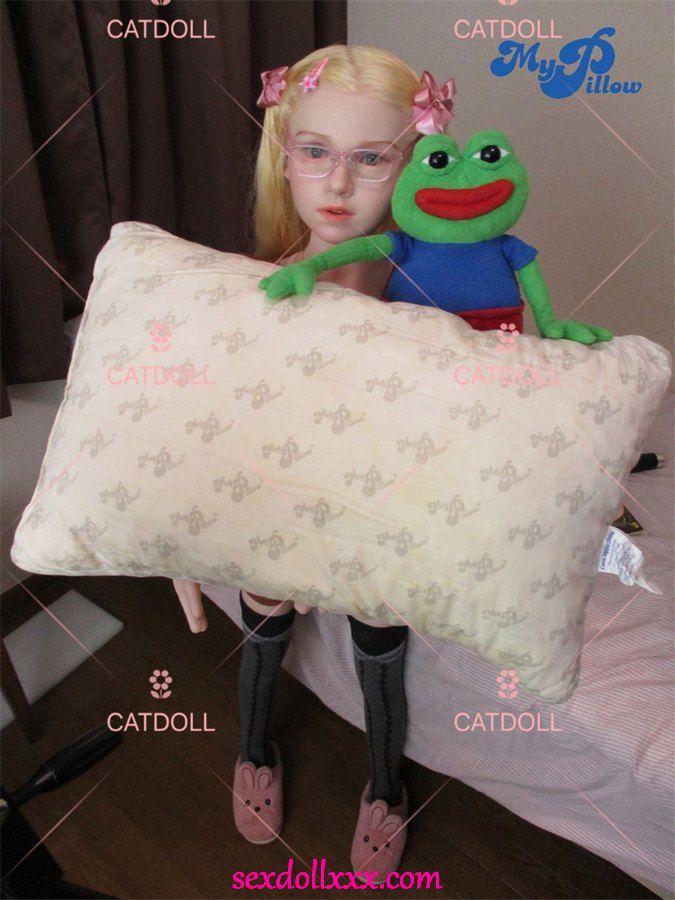 doll-goes-viral-gvb5s2