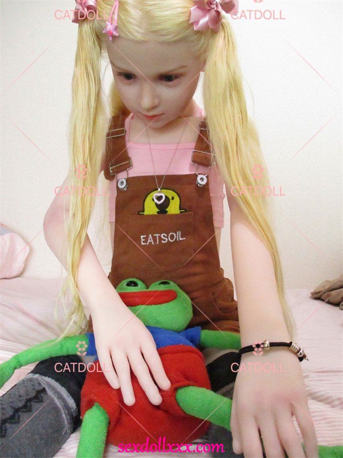 doll-goes-viral-gvb5s6