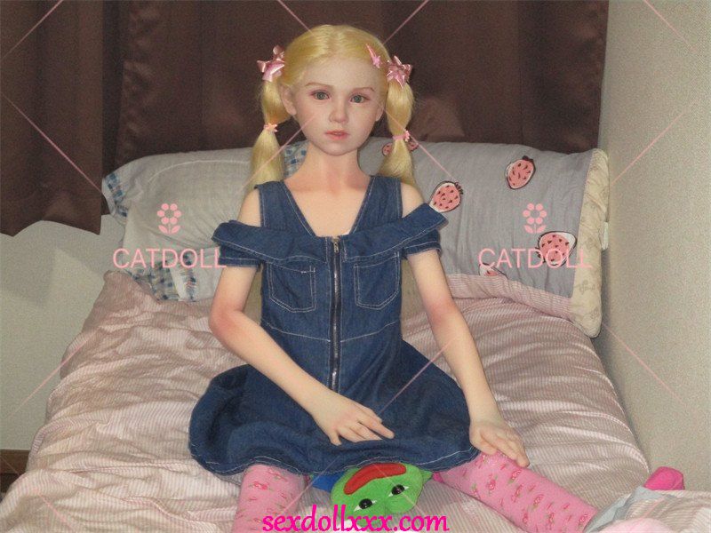 doll-goes-viral-gvb5s7