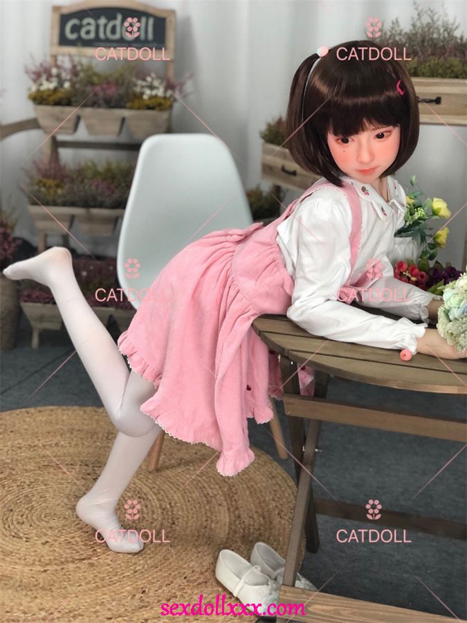 doll-real-life-k8uxs3