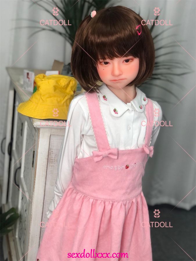 doll-real-life-k8uxs9