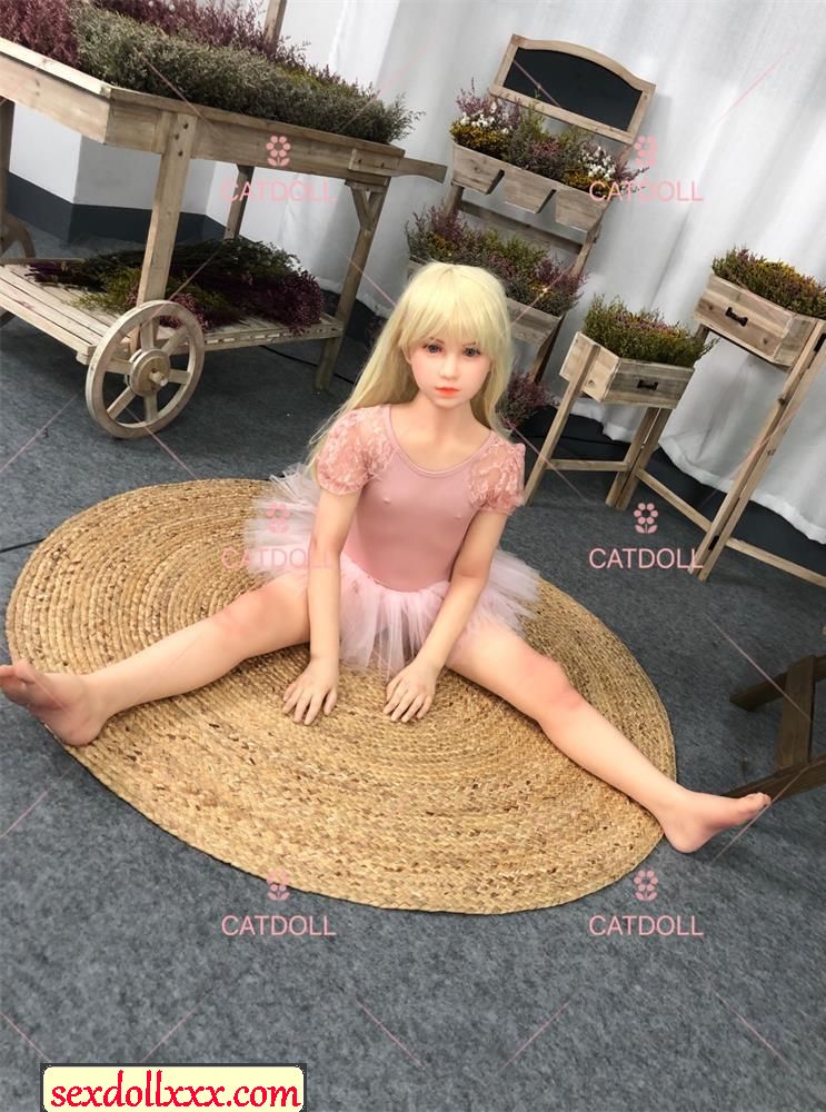 nukke-karkea-vittu-d5t7u6