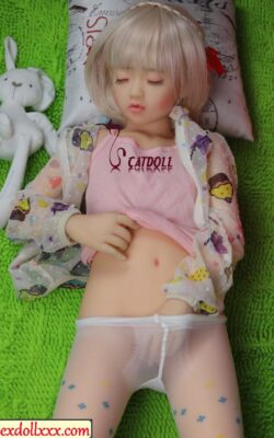 Giovane bambola sexy del sesso con vagina realistica - Genni
