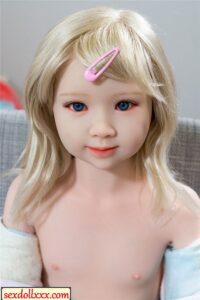 Секс-кукла, которую можно целовать b7uj32