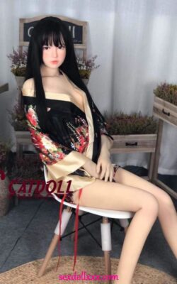 Una bambola del sesso realistica scopa a basso costo - Gwenn