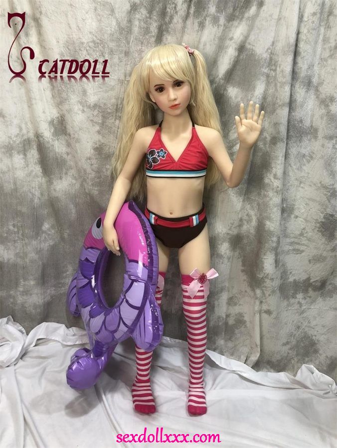 sex-doll-showtime-k8j7c10