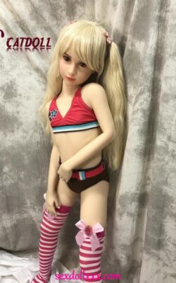 Дочь популярной порнозвезды, секс-кукла - Герти