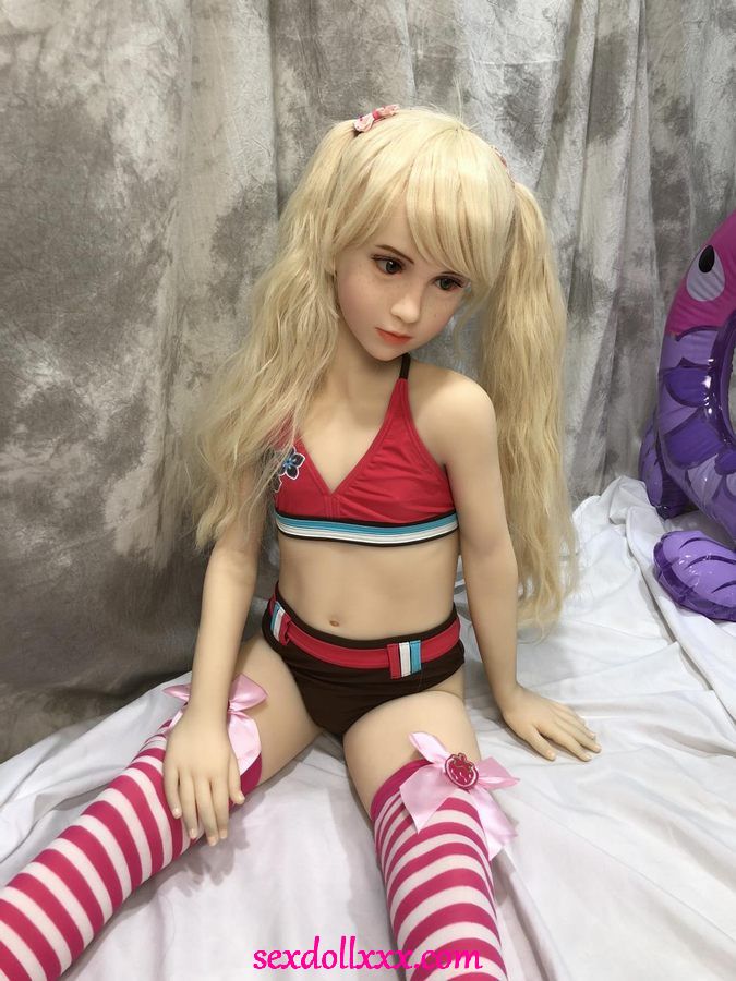 sex-doll-showtime-k8j7c2