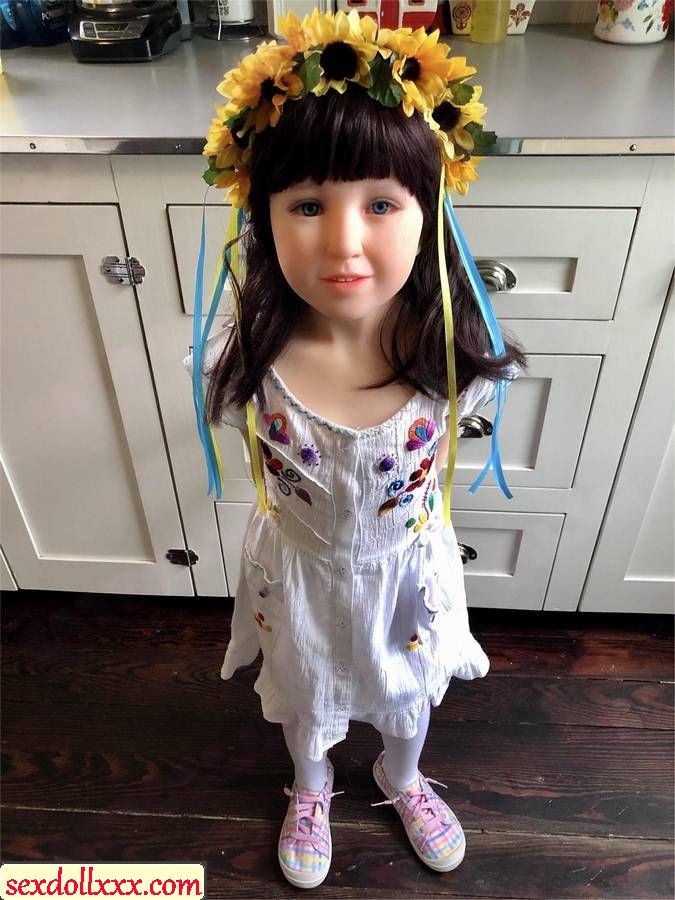 small-cute-love-doll-p92qz3