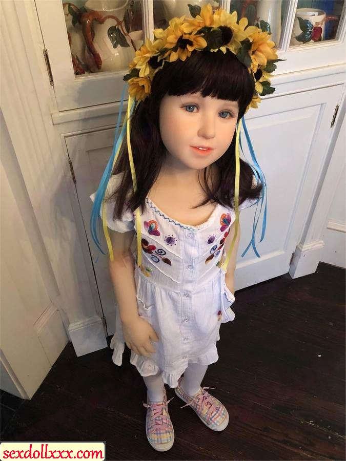 small-cute-love-doll-p92qz4