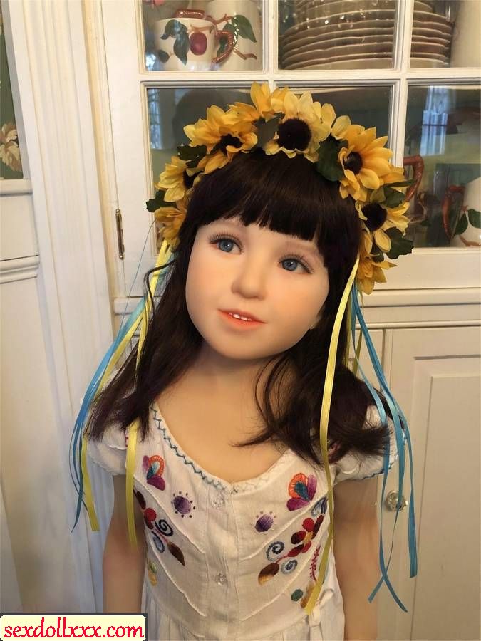 small-cute-love-doll-p92qz6