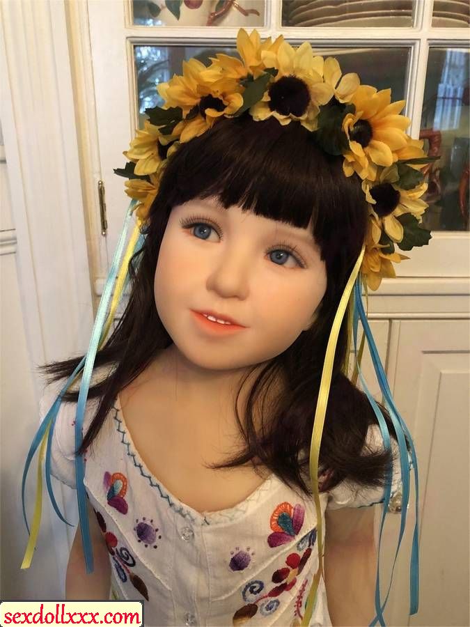 small-cute-love-doll-p92qz7